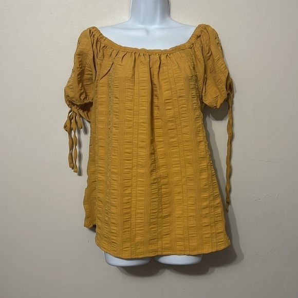 Harve benard off-the-Shoulder top - Picture 2 of 5